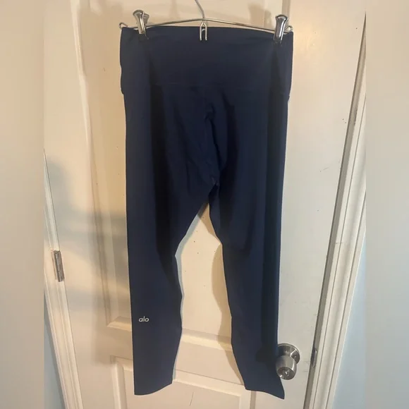 Alo yoga navy 7/8 High-Waist Airlift Legging size small NWOT - Picture 4 of 5